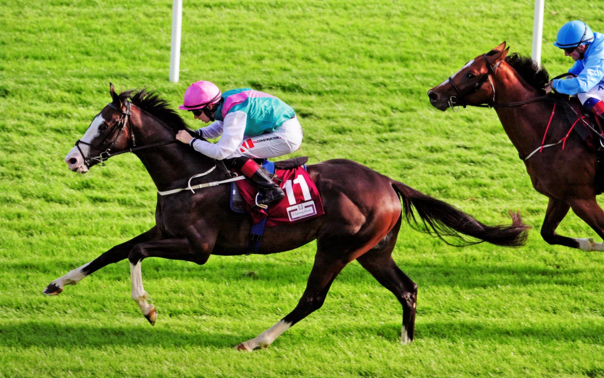 ZANDER sweeps past his rivals in the Claregalwayhotel.ie Irish EBF Maiden at Galway, 30th July 2018
